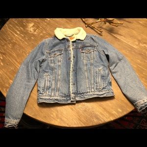 NWOT Levi’s Sherpa Jean jacket